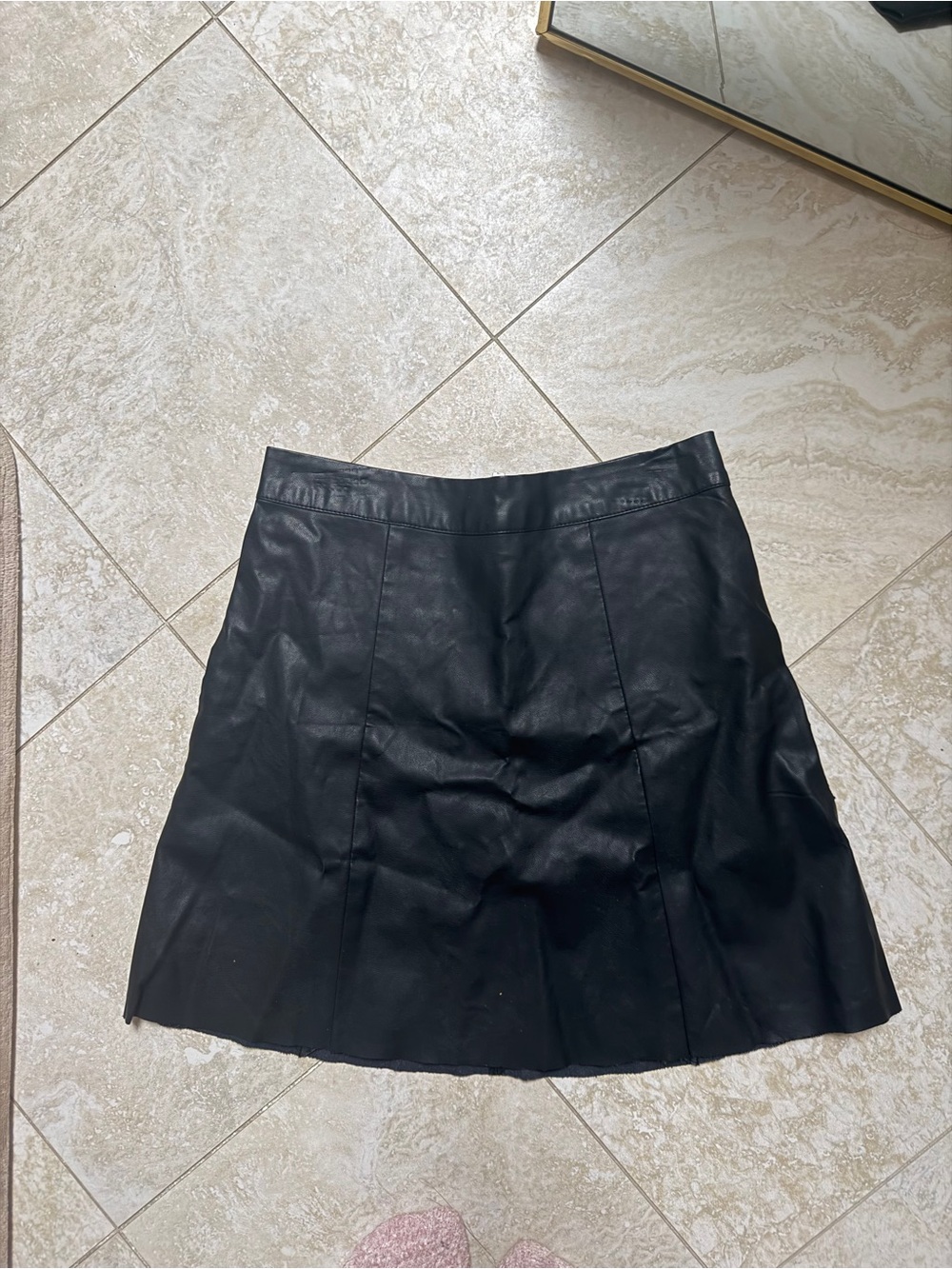 Hollister - leather black skirt
